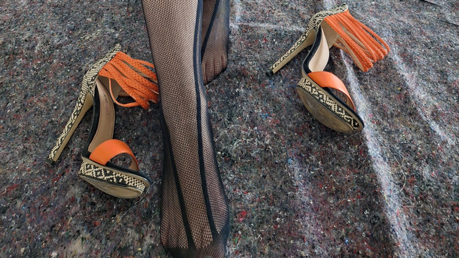 Heels, Nylons und Füsse