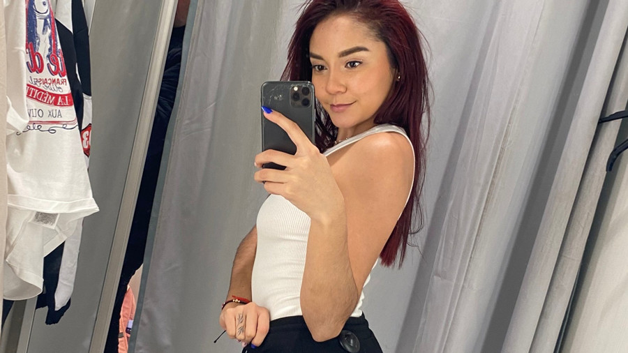 Nackt in der Umkleidekabine!!