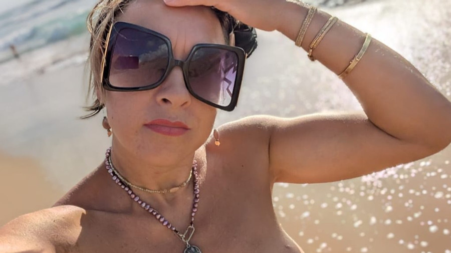 Sommer Sonnenschein und luftige briese auf nackte Haut