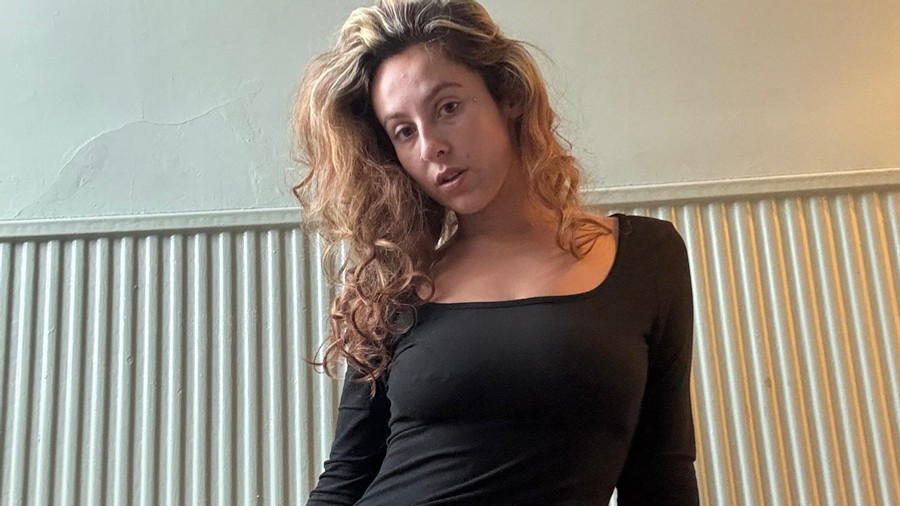 Unter diesem Kleid, habe ich nichts drunter!!