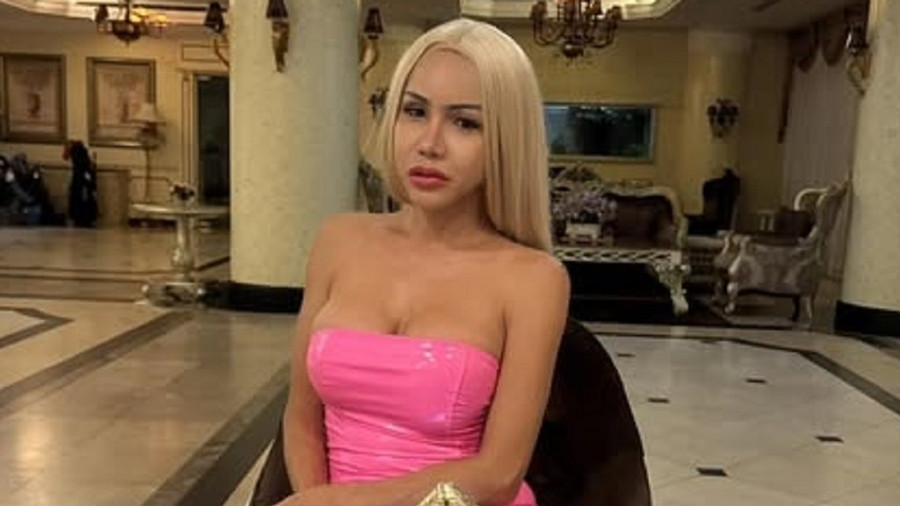 Göttin in blond willst du mir dienen ?