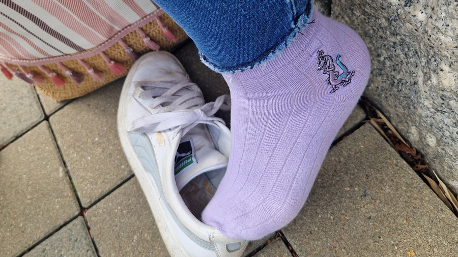 Verführt in Socken drei Blicke, ein Verlangen