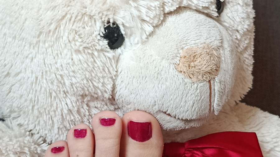 Neue Nägel in Lila mit Teddybär