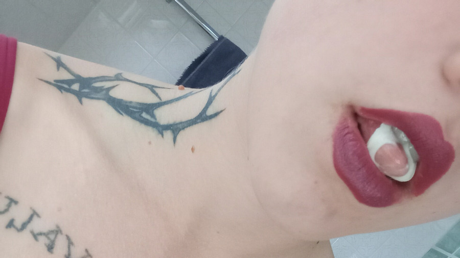 Hell, aber tintenfarben