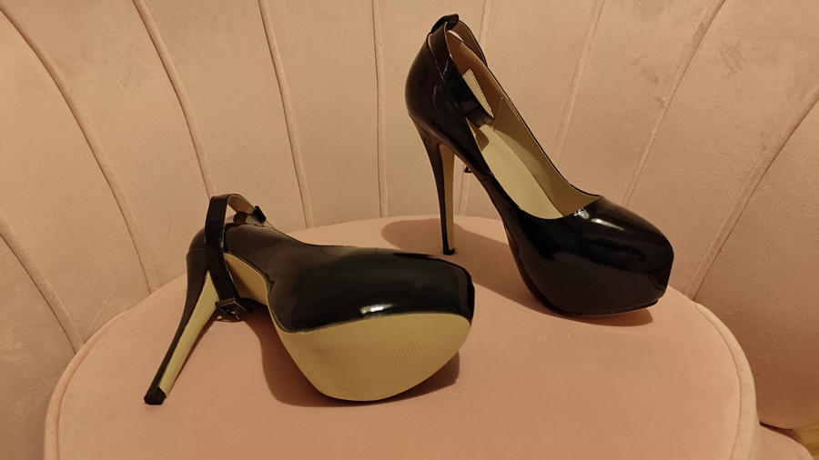 15 cm High Heels in Nylons und Lederleggings