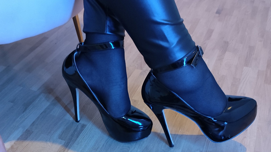 Sch*anzf****r mit 15cm High Heels
