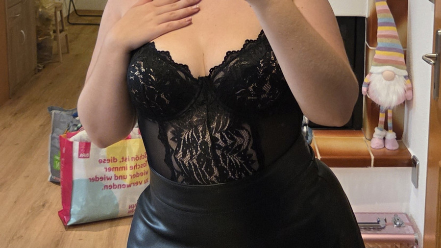 Sexy Outfit mit Lederrock