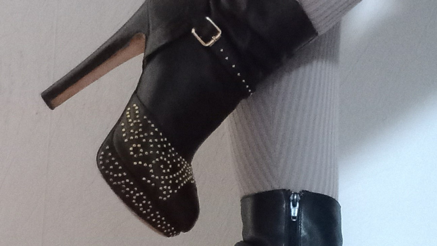 Stiefeletten einmal Nieten einmal offen