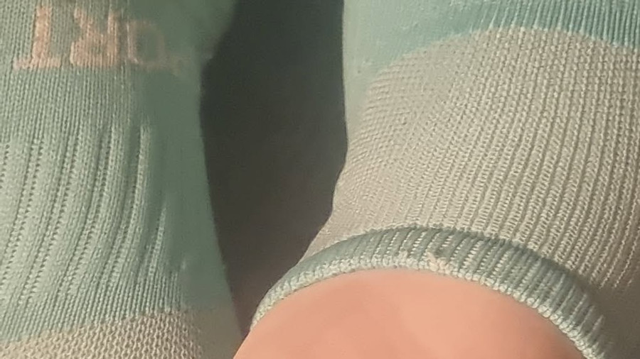 Füß Bilder mit türkisfarbenden Socken