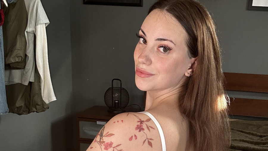 In Dessous im Schlafzimmer..