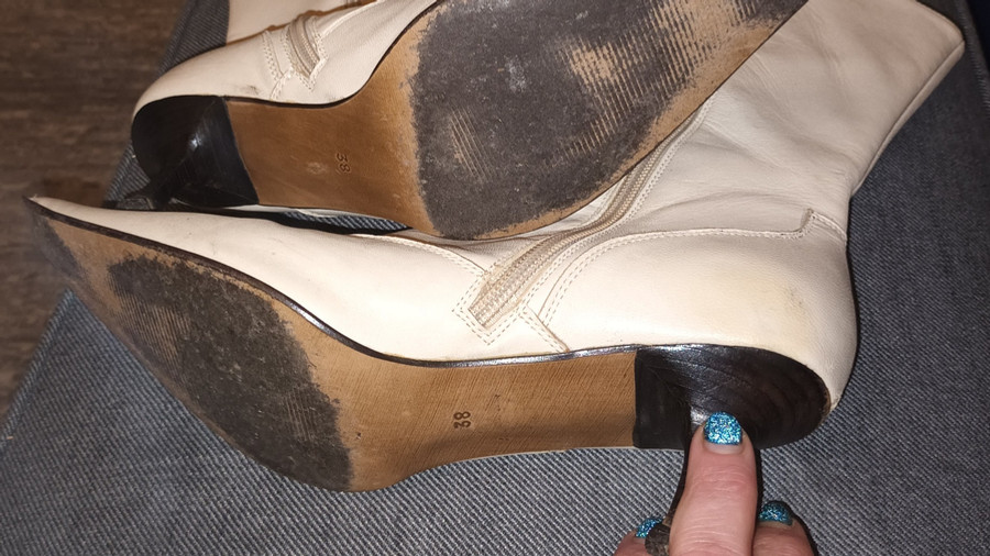 Nieten-Stiefel & molligen Beine (10er Foto-Set)