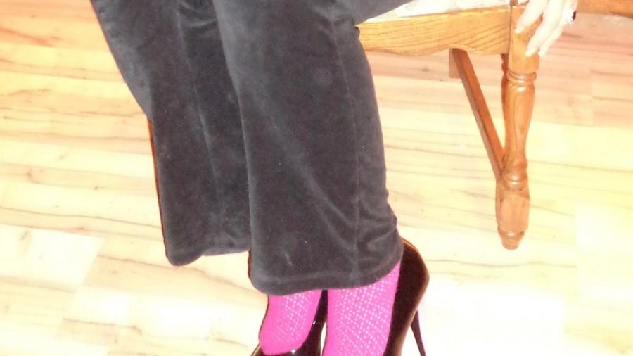 Nikkianzug und Pine Strumpfhose mit Absätzen