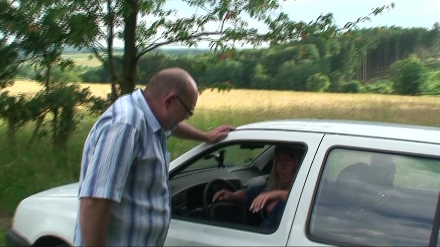 Der Pilzsammler im Wald