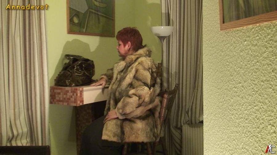 FETISCH - im PELZMANTEL m*****biert