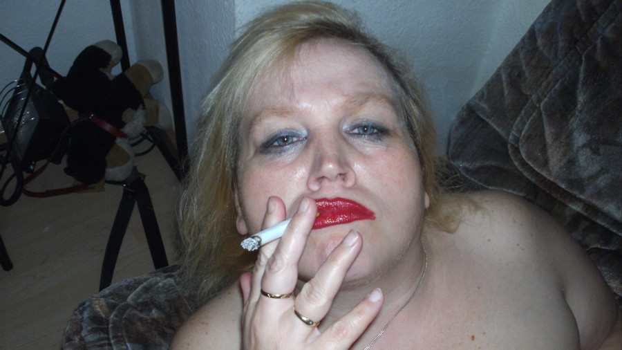 B***h beim rauchen - nach ein f**k