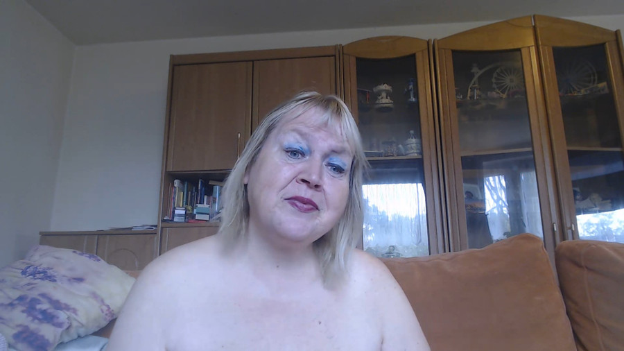 ges****zte Beine vor der Cam