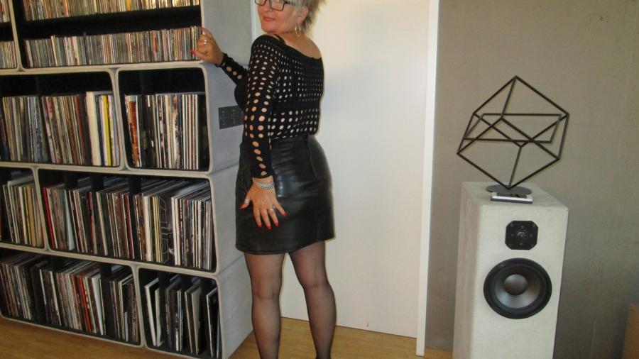 Lederrock und Netzshirt