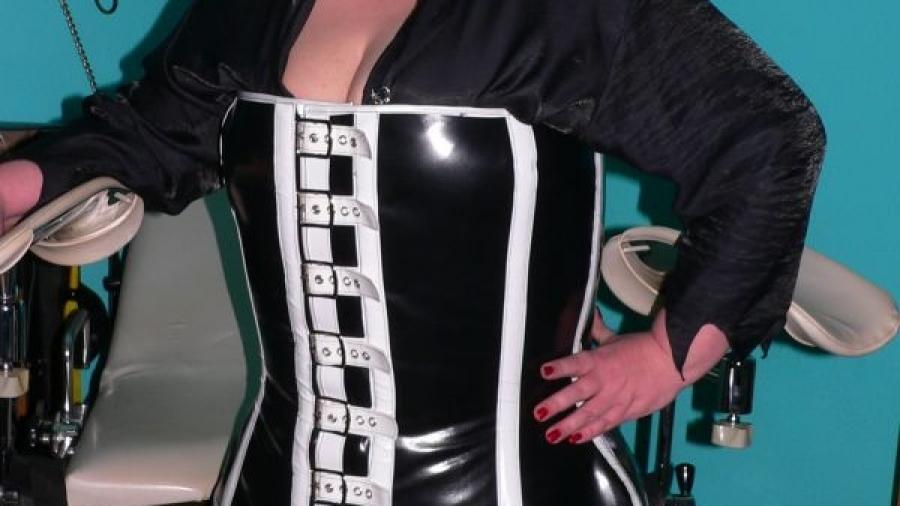 Lady in Schwarz und Weiß