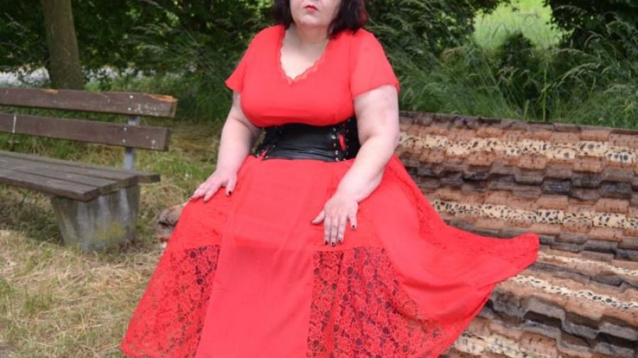 Outdoor - rotes Spitzenkleid 2