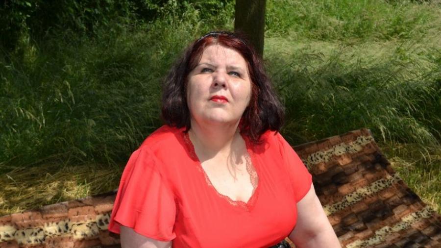 Outdoor - rotes Spitzenkleid 3