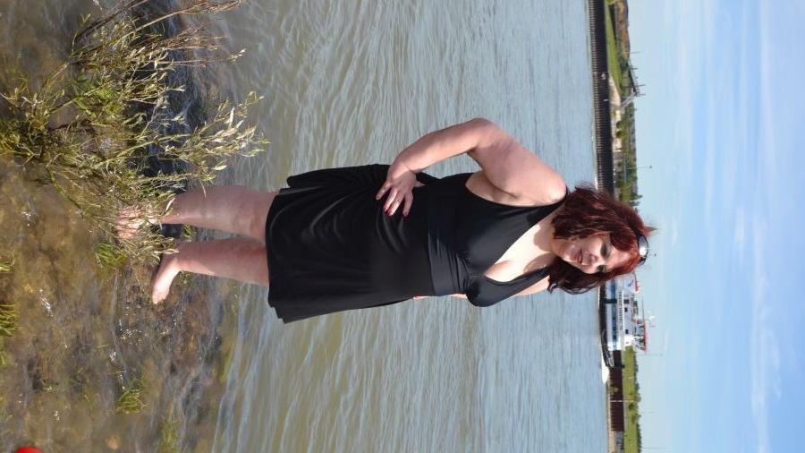 Lady in Badeanzugkleid 3