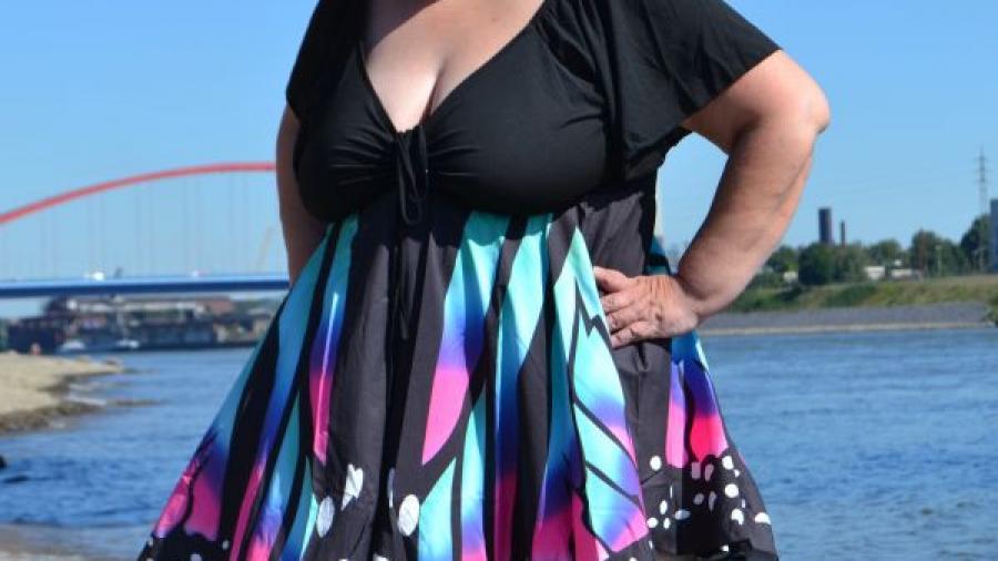 Lady im Schmetterlingskleid 2