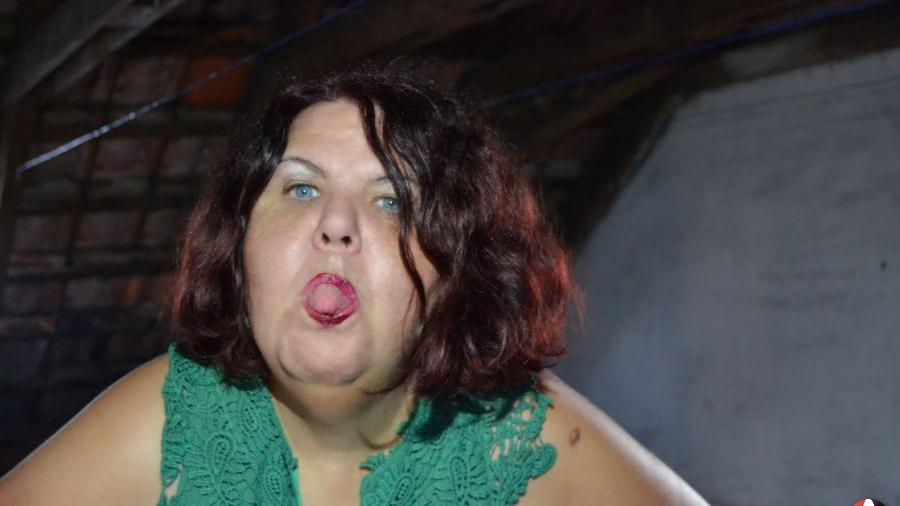 Glänzende Nylons und Gymnastikschläppchen 3