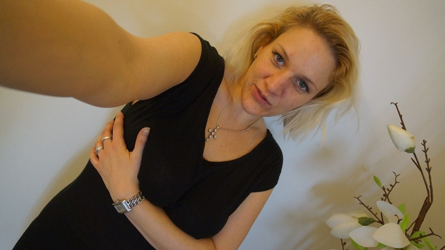 Genieße es mit meinen T****n zu spielen