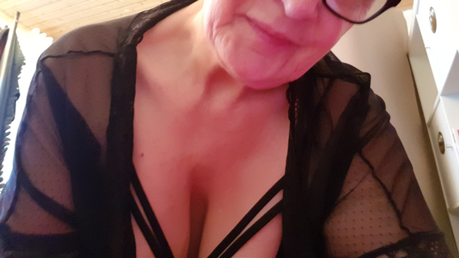 die Bea in neue Dessous