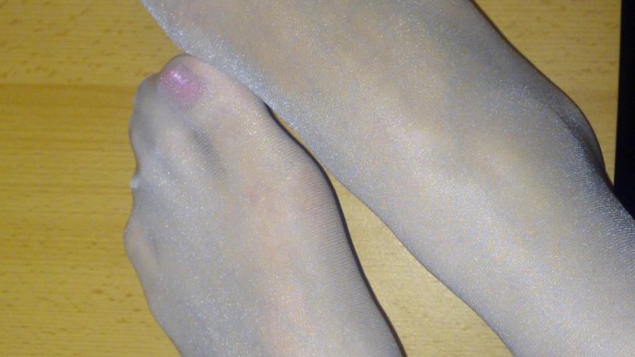 Nackte füsse und Nylons