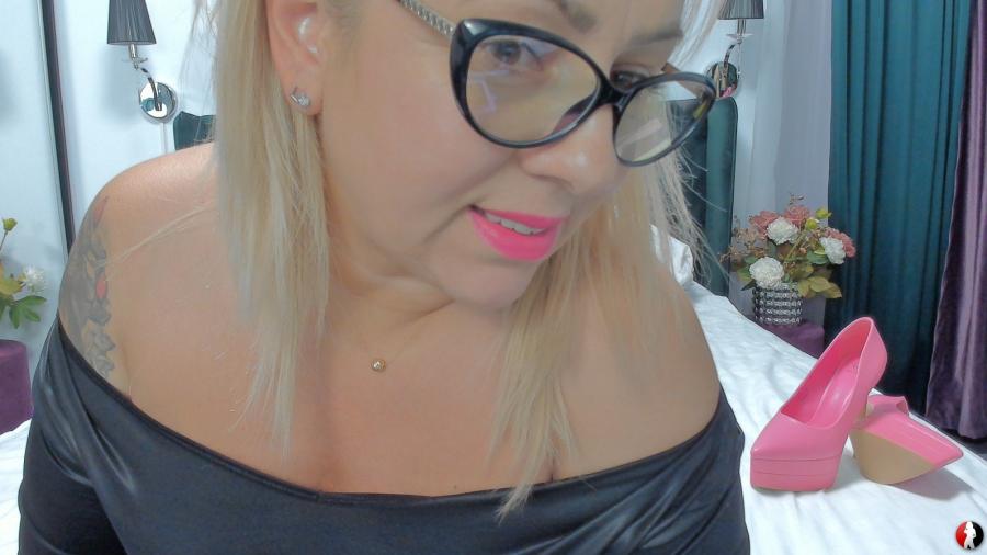 schönes Mädchen mit Brille