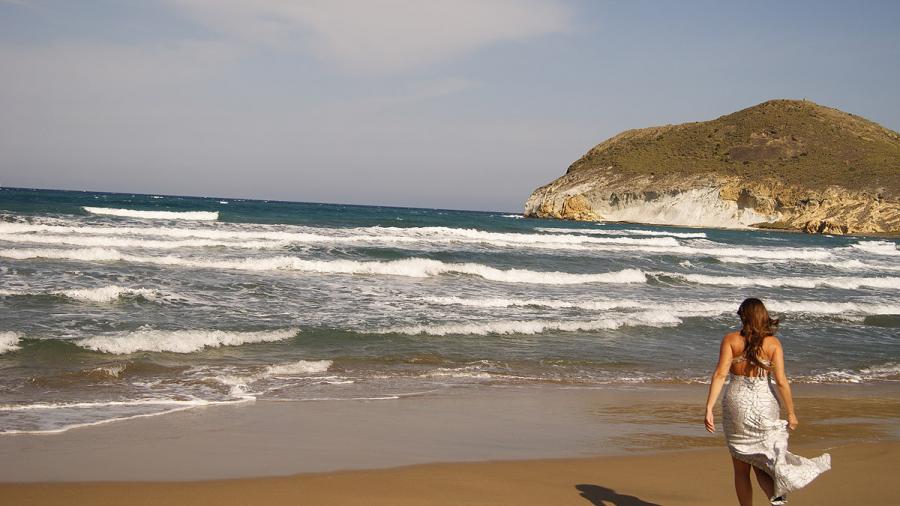 Super perfekt natürliche üppige Figur am Strand
