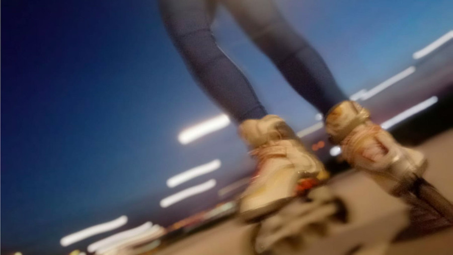 Rollen und meine B***te zeigen