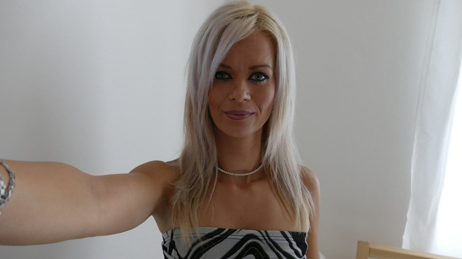 Sexy wet milf needs a c**k