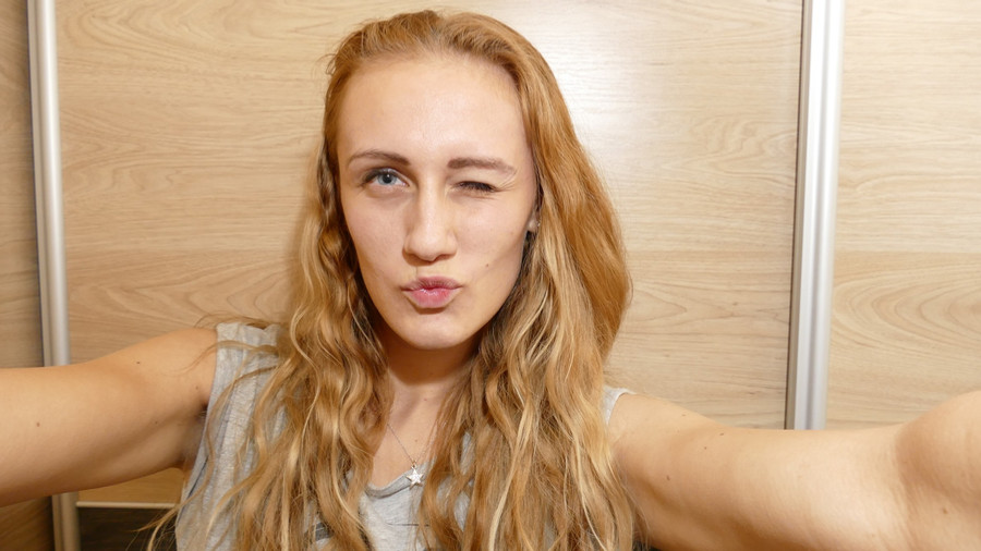 Schau mir tief in meine blauen Augen