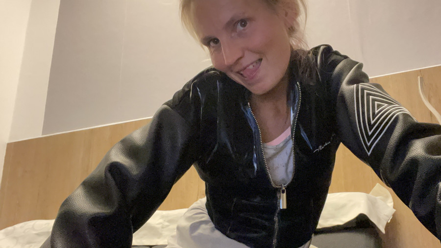 My new high heels leather jacket is mega cool and sexy ??