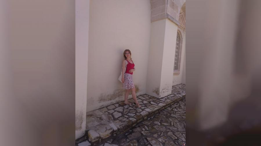 Heißes Mädchen im Urlaub