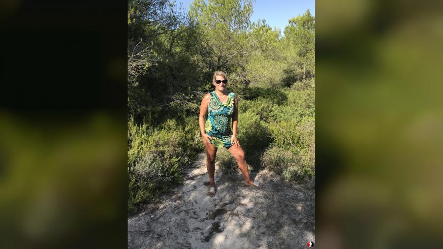 Bikini im Pinienwald