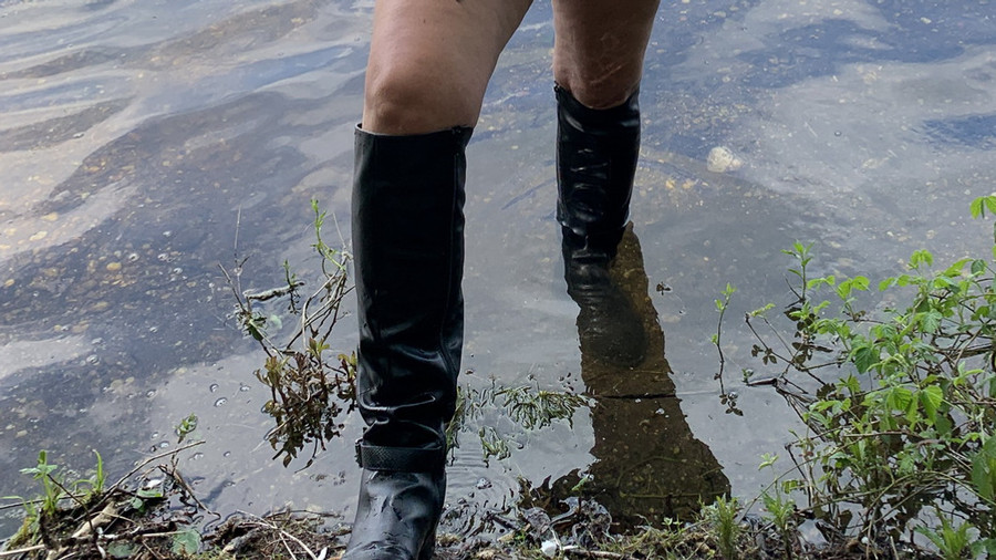 Stiefel und Wasser