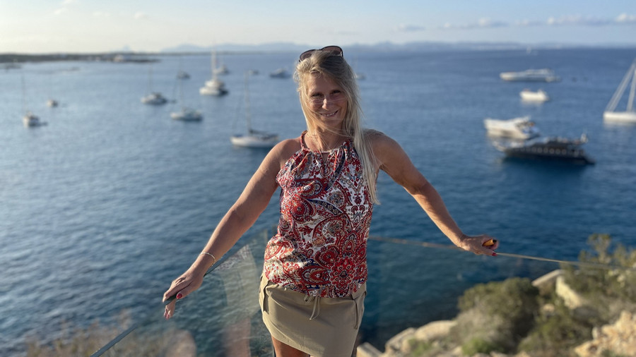 Susi ganz brav und nicht V****ut