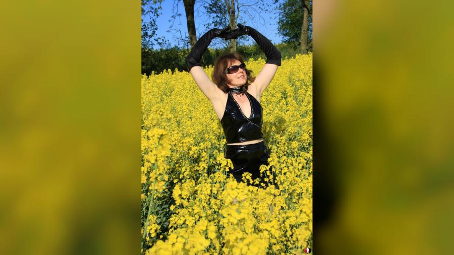 Schwarzer Lack und Raps