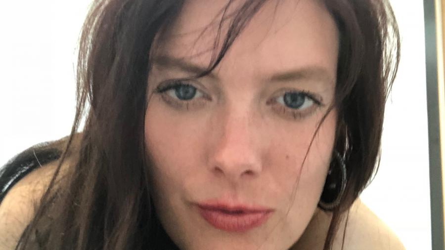 Tiefer Einblick mitten in die M***HI...