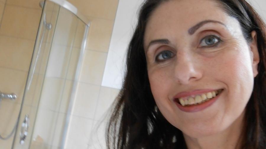 g***e Session im Badezimmer