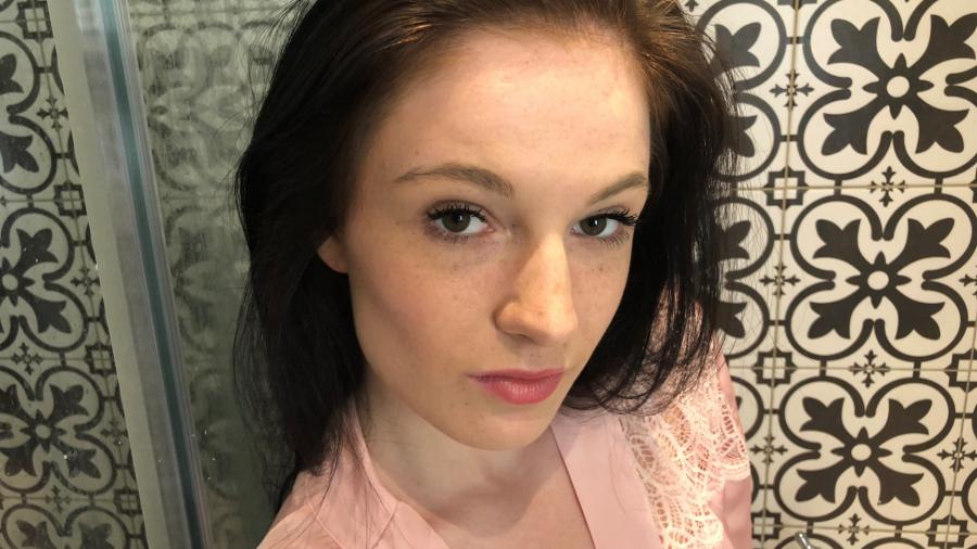 Die Militär-S*****pe zeigt sich komplett Nackt!!