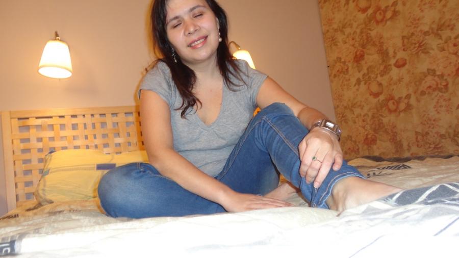 Meine schwabbeligen Beine in eine hautenge Jeans gepresst