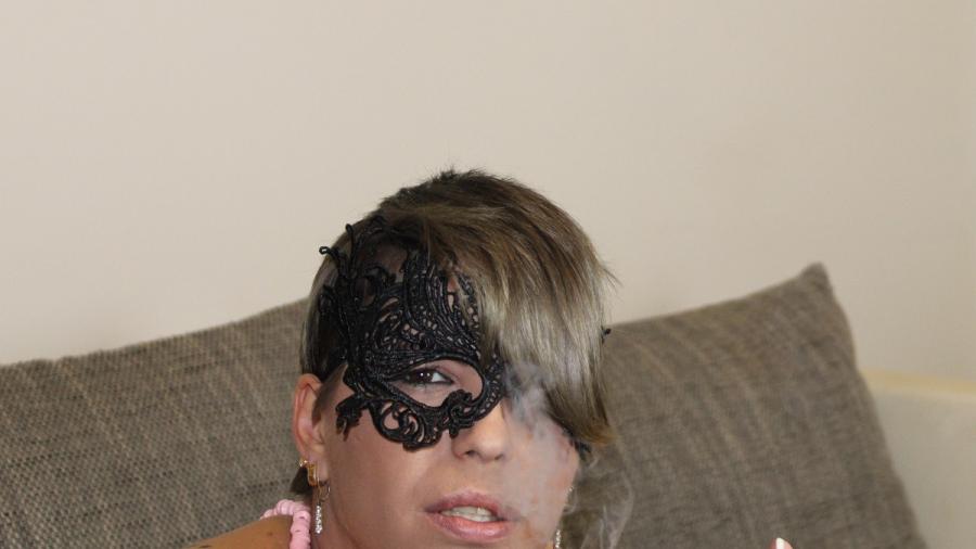 Rauchen in Sexy Dessaus aus Bonbons- willst du kosten?