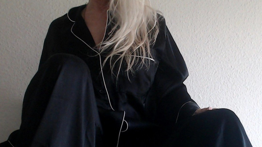 Kuschelzeit im Seidenpyjama