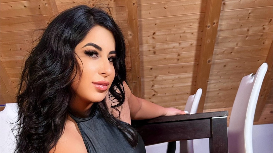 Leder. Ketten. Kontrolle – Nur wer zahlt, darf bleiben